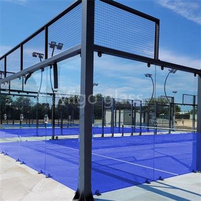Constructores de la cancha de tenis de remo