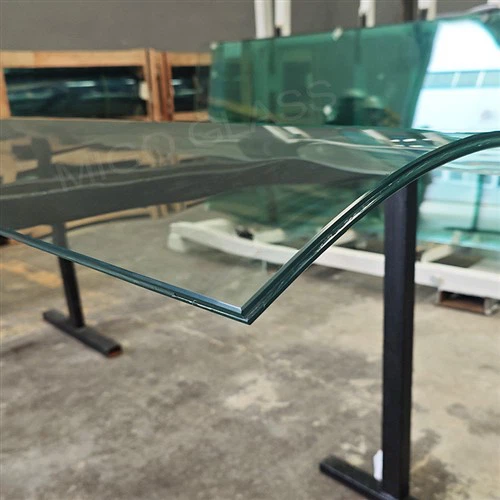 Vidrio laminado curvado templado