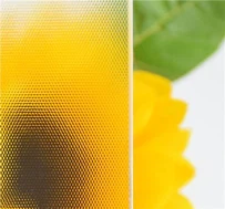 Vidrio solar estampado de bajo hierro para módulos fotovoltaicos de doble vidrio