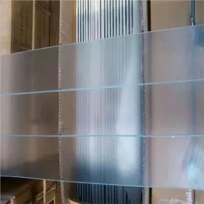 Hoja de vidrio de persiana oscura